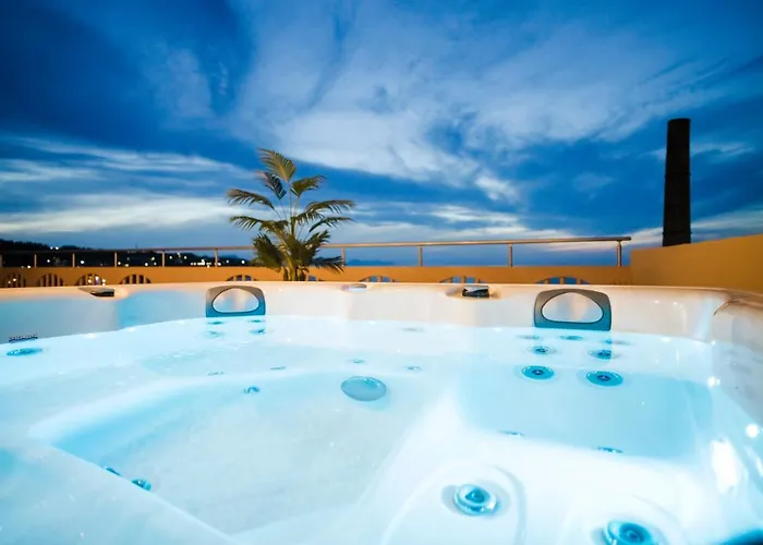 Thea - Rooftop Seaview Jacuzzi